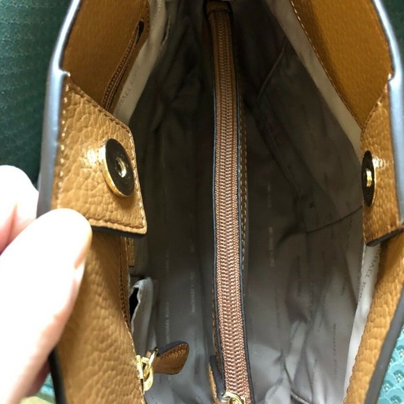 Michael Kors - Jet Set Tote Shoulder Bag (Acorn) - Picture 4 of 4